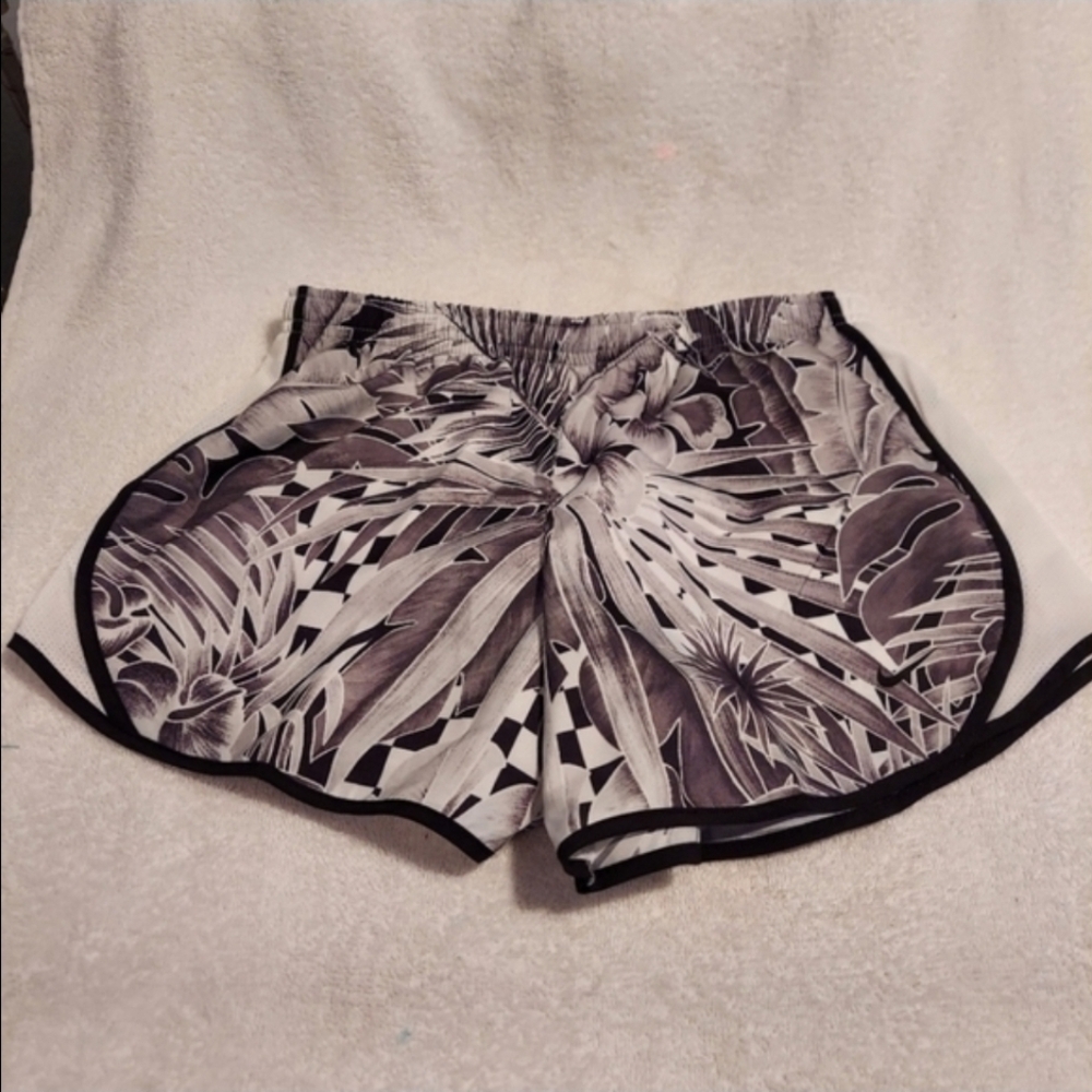Nike Youth Girls large Dri-FIT Tempo Shorts Floral NWT 102025 - Picture 2 of 5